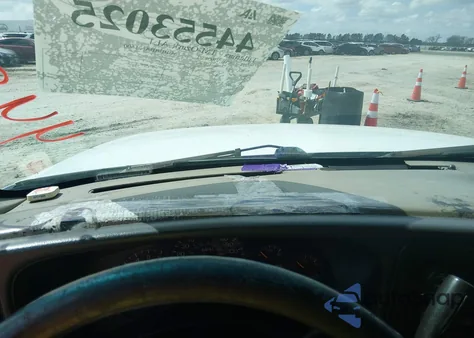 2004 Chevrolet Suburban 1500 Lt from USA, damaged, VIN 3GNEC16Z64G128440